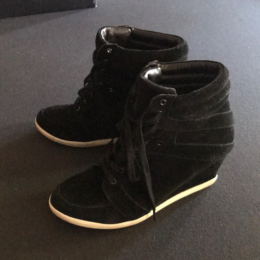 Lace up high top Steve Madden sneakers